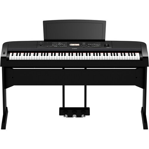 Yamaha DGX-670 88-key Piano/keyboard combo