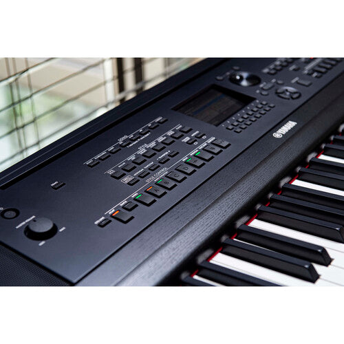 Yamaha DGX-670 88-key Piano/keyboard combo